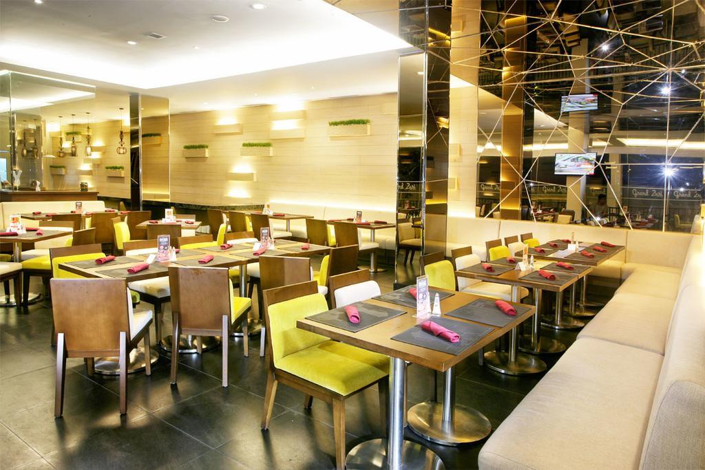 Hotel Grand Zuri Muara Enim Экстерьер фото