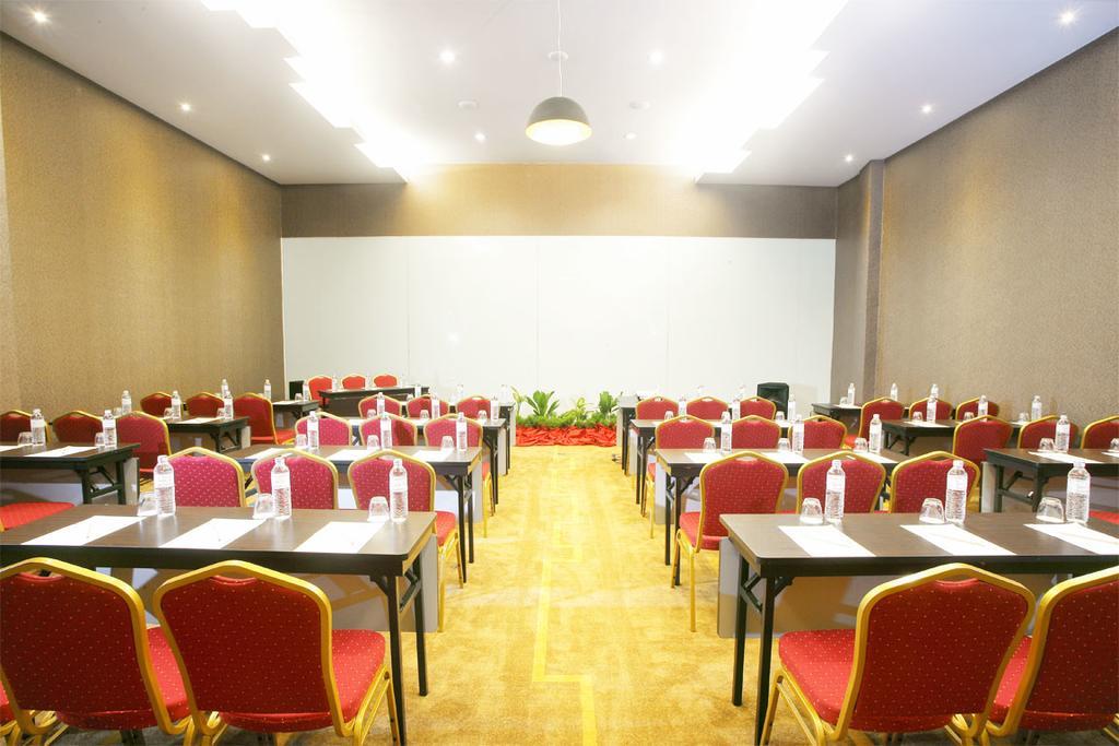 Hotel Grand Zuri Muara Enim Экстерьер фото
