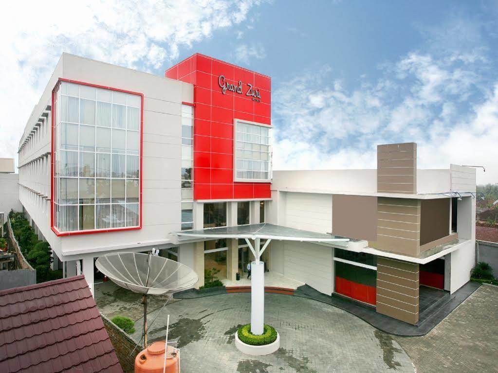 Hotel Grand Zuri Muara Enim Экстерьер фото